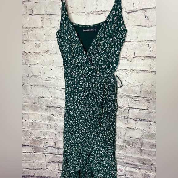 Small Abercrombie & Fitch green floral wrap dress - Picture 3 of 7